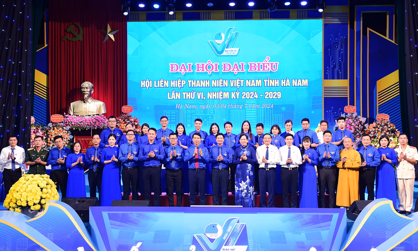 Lãnh đạo T.Ư Hội LHTN Việt Nam và tỉnh Hà Nam chúc mừng Uỷ ban Hội LHTN Việt Nam tỉnh Hà Nam khóa VI, nhiệm kỳ 2024 - 2029 ra mắt Đại hội.