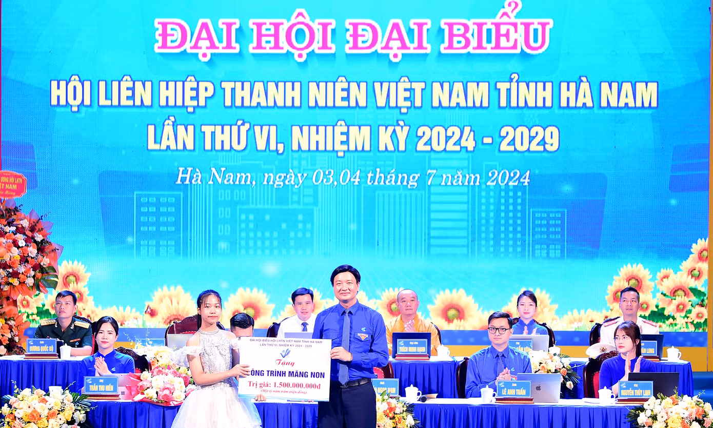 Đại hội trao tặng công trình măng non.