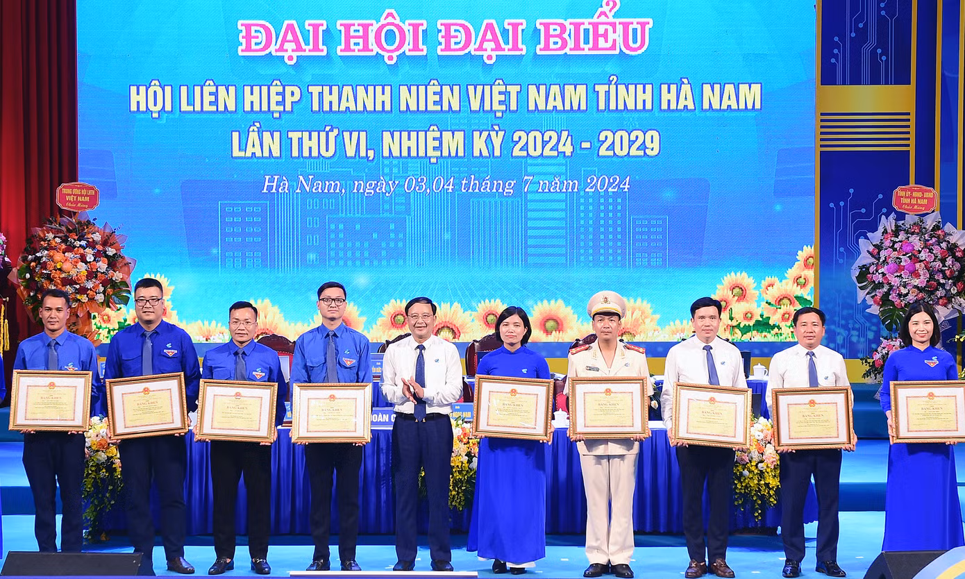 Tỉnh Hà Nam tặng bằng khen cho các tập thể và cá nhân tiêu biểu có thành tích xuất sắc trong công tác Hội và phong trào thanh niên nhiệm kỳ qua.