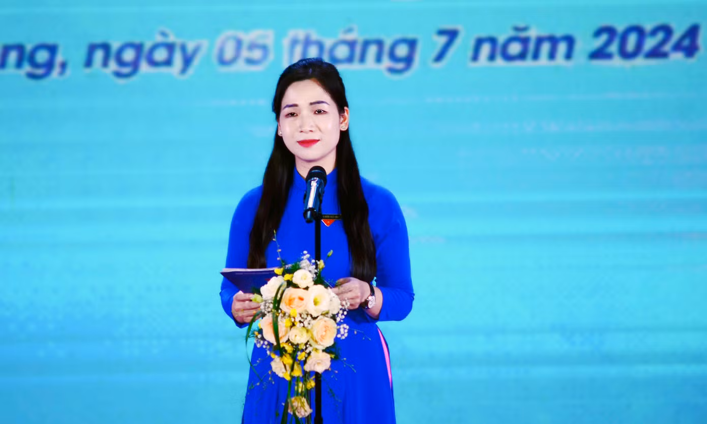 Chị Dương Minh Nguyệt phát biểu khai mạc chung kết cuộc thi. Ảnh: BTC
