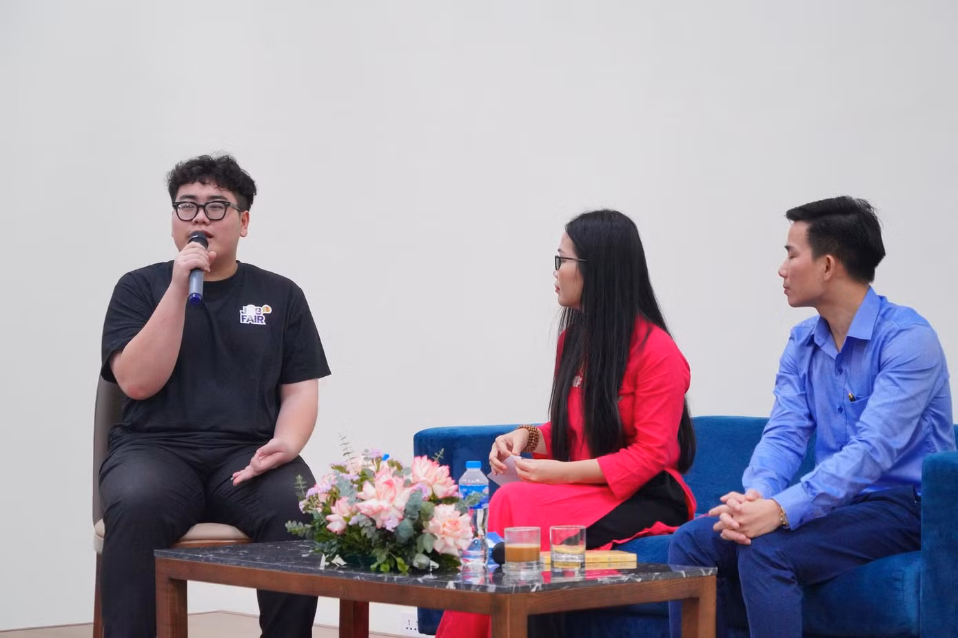 Anh Khoa tham gia rất nhiều hoạt động phong trào nhưng luôn duy trì thành tích học tập rất tốt
