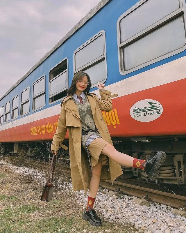 Phong cách trẻ trung, năng động mà vẫn cực vintage của cô nàng.