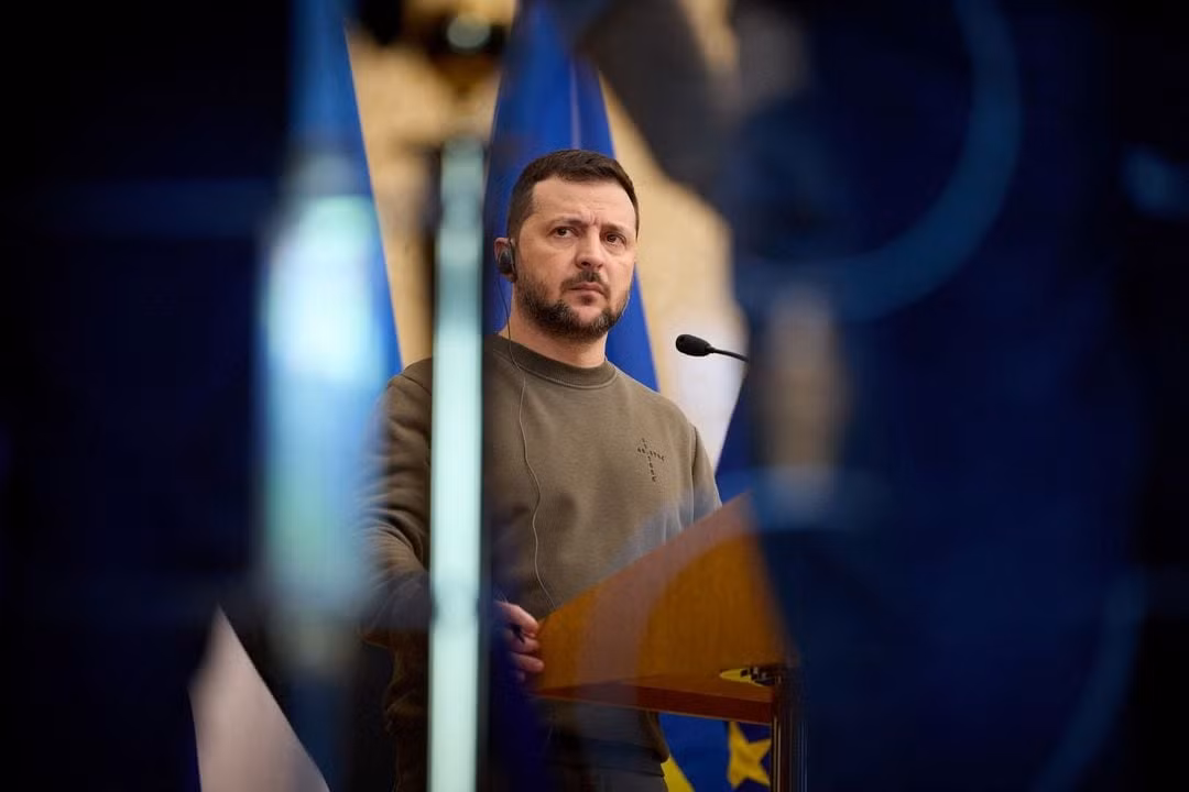 Tổng thống Ukraine Volodymyr Zelensky tham gia họp báo ở Tallinn (Estonia). Ảnh: Reuters