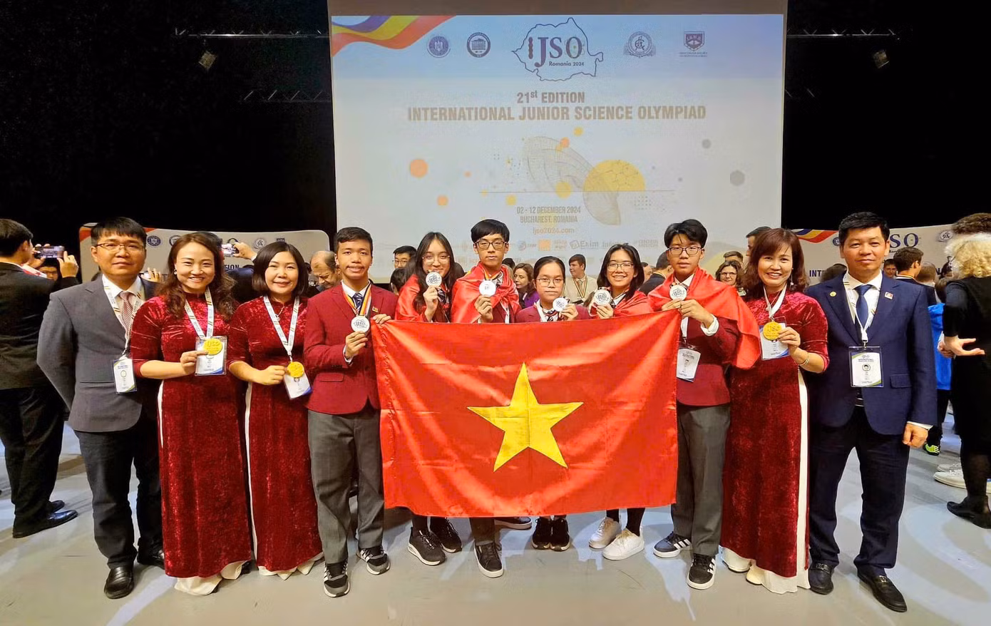 Đề thi các phần ngày càng khó, cập nhật kiến thức mới liên tục. Ảnh: SciEdu