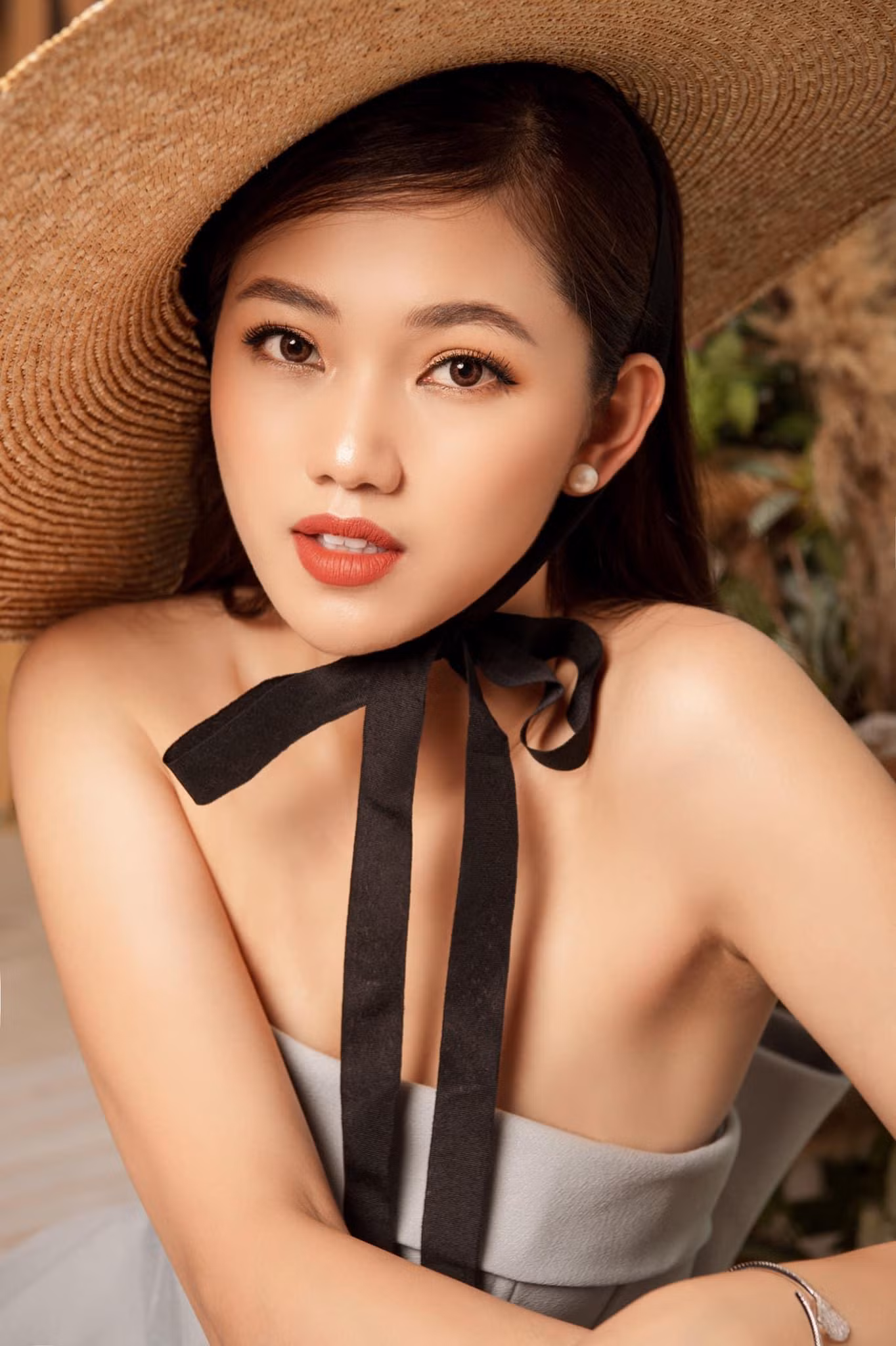 “Thực sự dù lấy chồng, sinh con nhưng chưa khi nào Tú dừng việc học hỏi và đam mê làm việc, cống hiến. Hiện tại, công ty riêng của Tú đã hơn 2 tuổi. Thời gian sắp tới, Tú vẫn sẽ dành thời gian cho gia đình và công ty, còn showbiz chắc sẽ còn là 1 cái hẹn khá xa nhưng hy vọng với những ai đã yêu mến Thanh Tú vẫn sẽ luôn theo dõi và ủng hộ Tú nhé”- Á hậu Thanh Tú thổ lộ.
