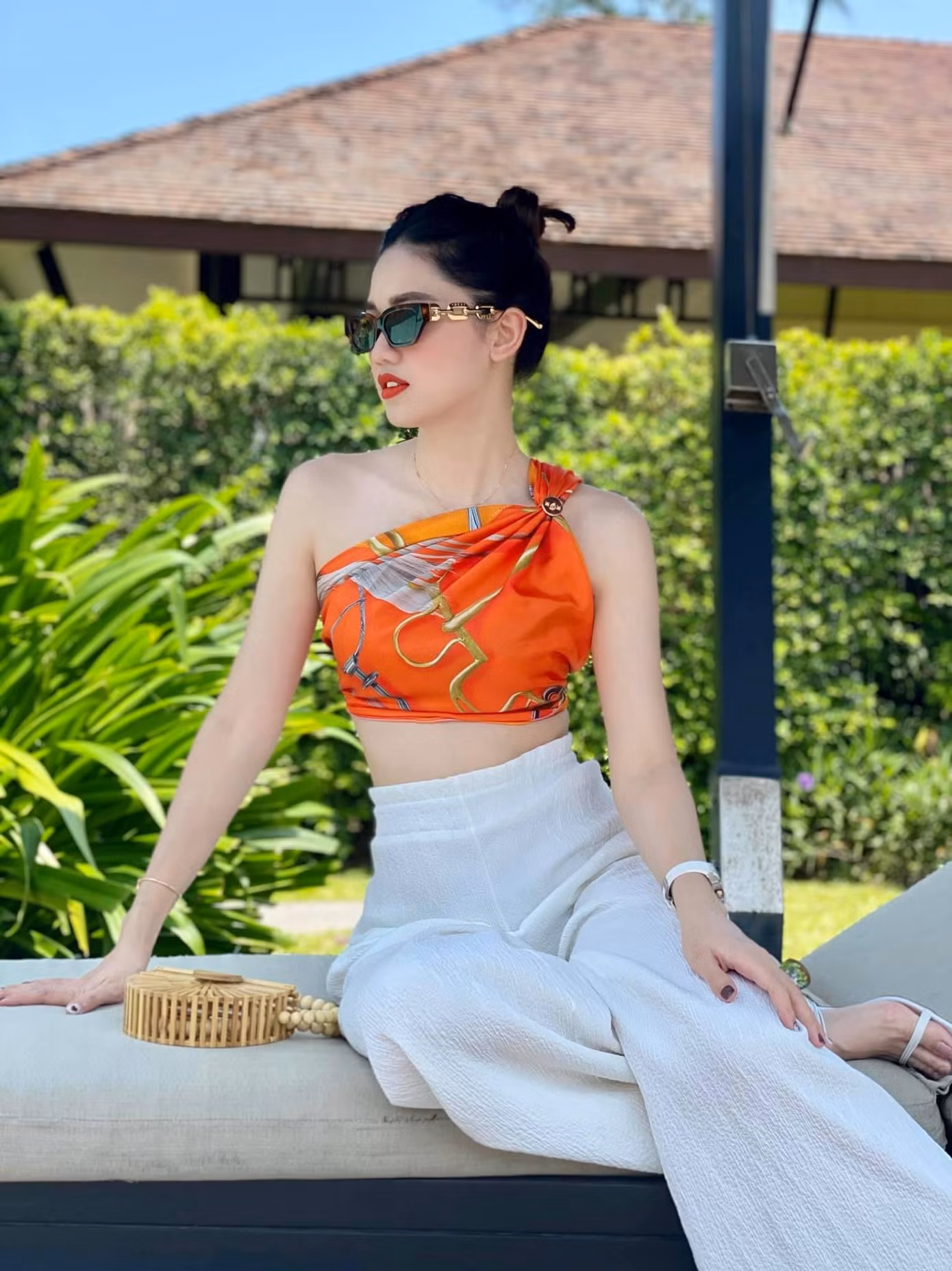 Á hậu Việt Nam 2016 Ngô Thanh Thanh Tú sinh con trai đầu lòng vào khoảng giữa tháng 6/2019. Đến tháng 10/2021, cô sinh con trai thứ hai cho chồng doanh nhân Nguyễn Thành Phương.
