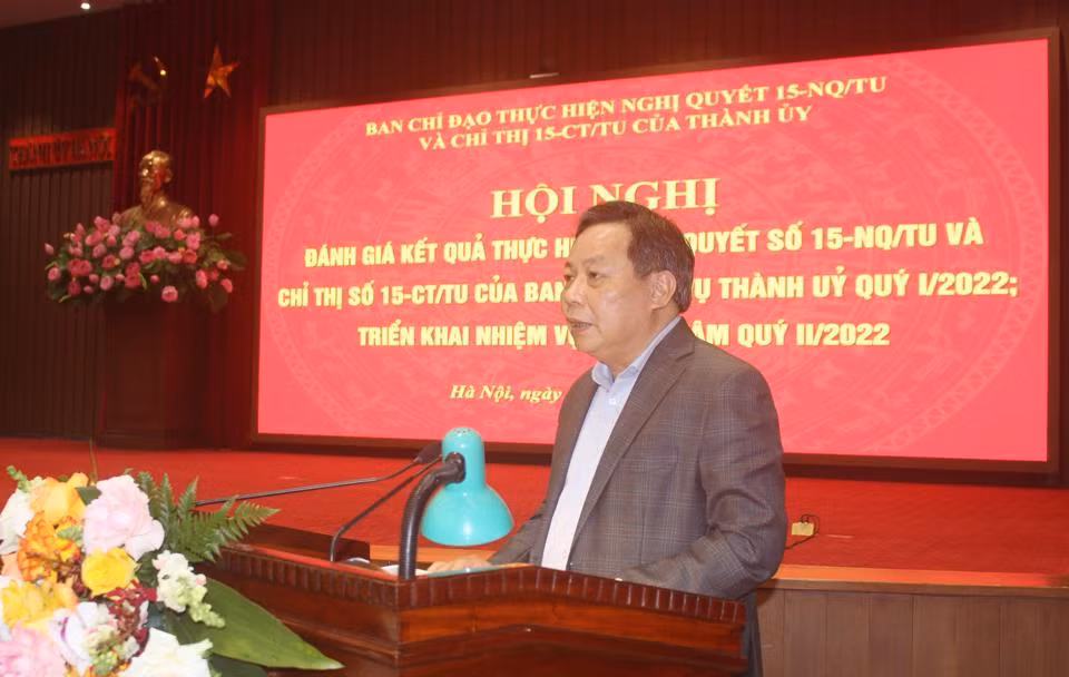 Phó Bí thư Thành ủy Hà Nội Nguyễn Văn Phong phát biểu tại Hội nghị