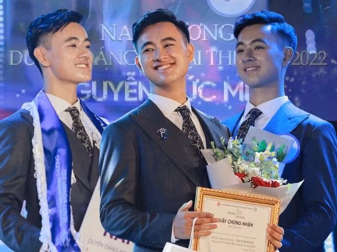 Đức Minh cảm thấy sự kỳ vọng của bản thân, nhà trường là niềm vinh hạnh. Anh chưa bao giờ xem sắc đẹp là thế mạnh của bản thân bởi tài sản lớn nhất mà anh có là sức bật và sự nỗ lực bền bỉ (Ảnh: NVCC).
