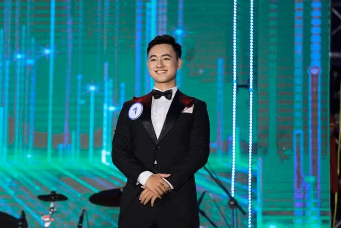Theo Đức Minh, để học ngoại ngữ tốt trước hết phải xuất phát từ đam mê. Ngoại ngữ sẽ trở thành một công cụ đắc lực giúp người học hoàn thiện bản thân trên nhiều khía cạnh và hỗ trợ cho những lĩnh vực công việc sau này.