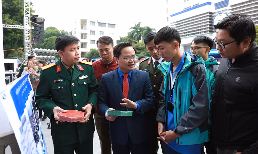 Khai mạc triển lãm Tuổi trẻ sáng tạo ảnh 4