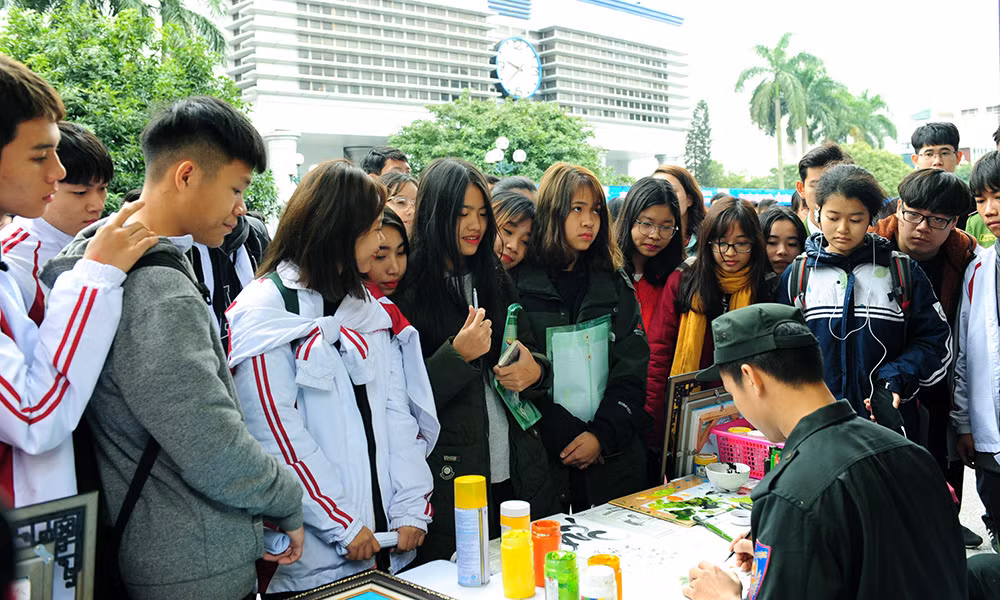Khai mạc triển lãm Tuổi trẻ sáng tạo ảnh 7