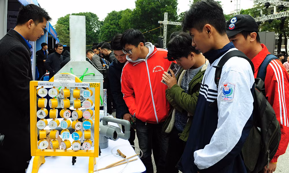 Khai mạc triển lãm Tuổi trẻ sáng tạo ảnh 8