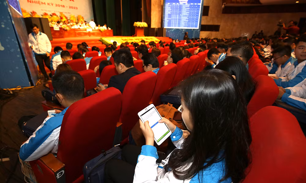 Đại hội Hội Sinh viên biểu quyết bằng công nghệ ảnh 8