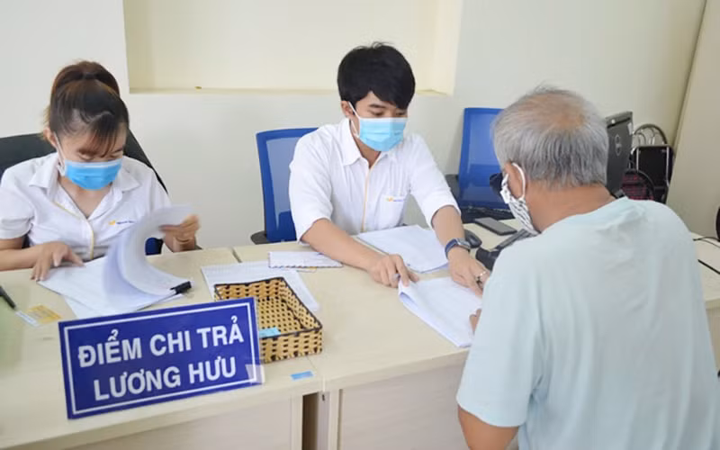 Theo quy định, lương hưu hiện nay sẽ được chi trả theo 3 mức. Ảnh minh họa.