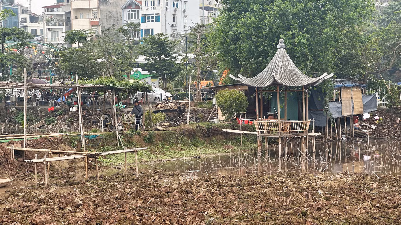 UBND quận Tây Hồ đề xuất UBND TP Hà Nội thu hồi đất hồ Sen để làm hồ lắng, trung gian trong quá trình bổ cập nước vào hồ Tây, sau đó đưa nước vào làm sạch sông Tô Lịch