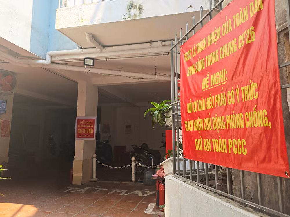 Đại diện UBND phường Đồng Tâm (quận Hai Bà Trưng) cho biết, địa bàn phường có trên dưới 100 cơ sở kinh doanh thuê trọ, ngay từ đầu năm 2025, UBND phường đã thành lập các tổ công tác để thực hiện tuyên truyền, hướng dẫn, ký cam kết đối với các chủ nhà trọ trên địa bàn. Đến nay, phường đang thực hiện rà soát các địa điểm trên có thực hiện đúng cam kết hay không, sau đó có báo cáo UBND quận để yêu cầu dừng hoạt động (nếu không đảm bảo).