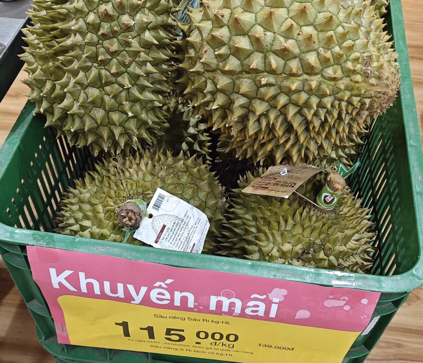 Sầu riêng có thương hiệu giá 115.000 đồng/kg.