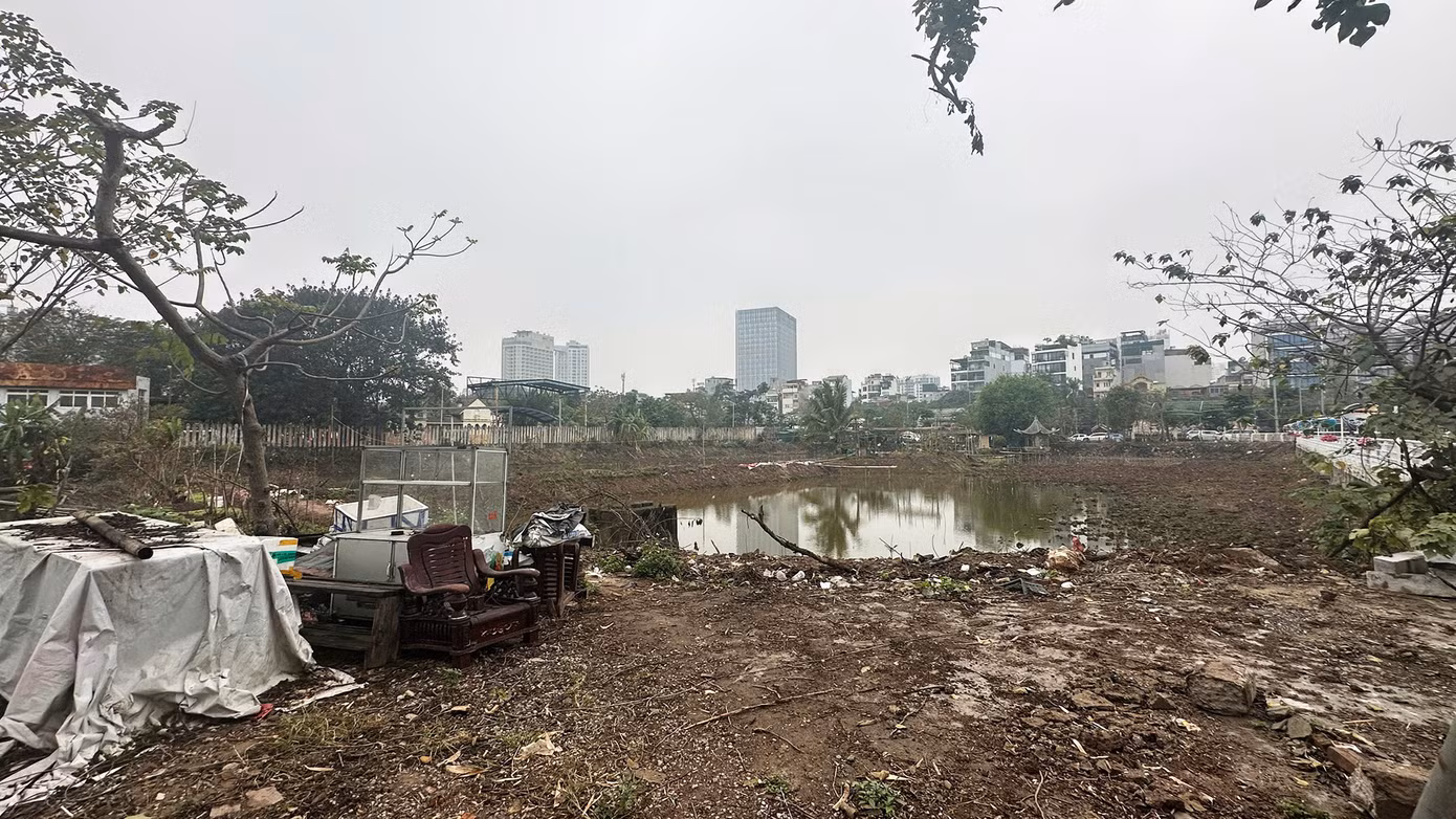Kế hoạch trước mắt là tận dụng nước thải sau xử lý từ Nhà máy xử lý nước thải hồ Tây, qua hồ trung gian là hồ Sen sau đó đưa nước từ hồ Tây vào sông Tô Lịch.