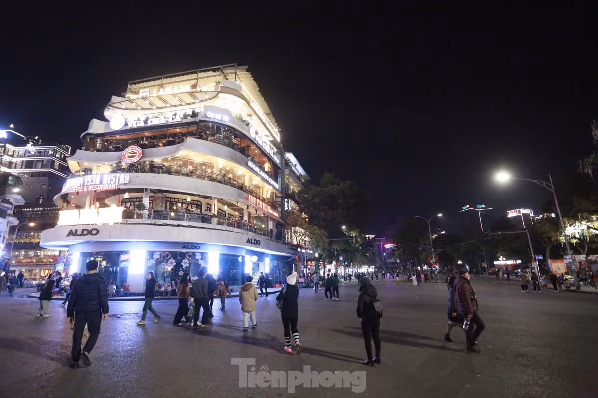 Tòa nhà "Hàm cá mập"