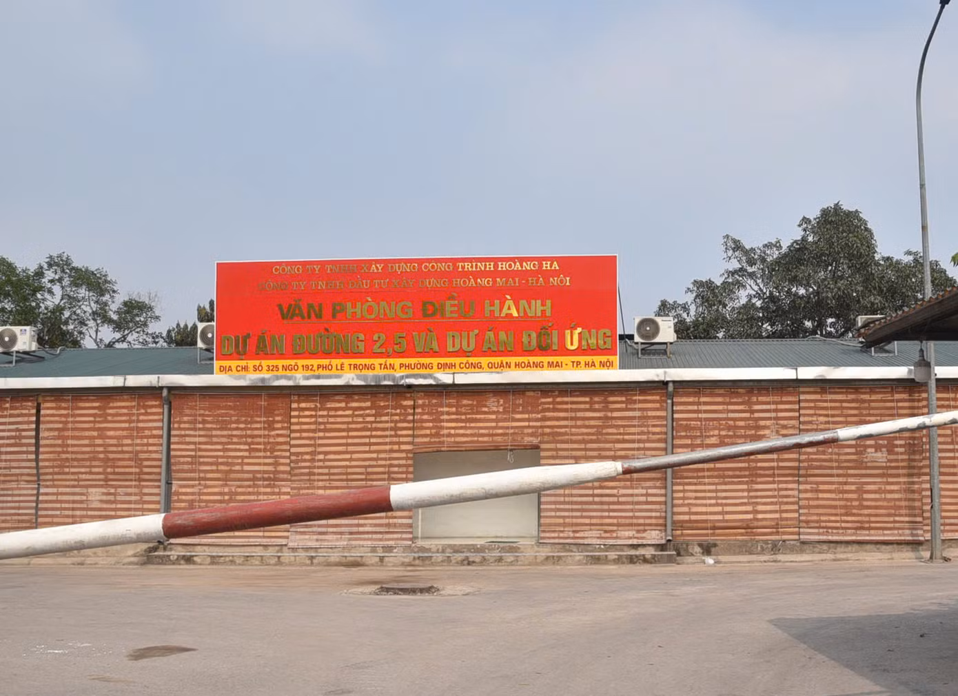 Văn phòng điều hành của nhà đầu tư cùng máy móc không hoạt động do chờ gia hạn hợp đồng BT