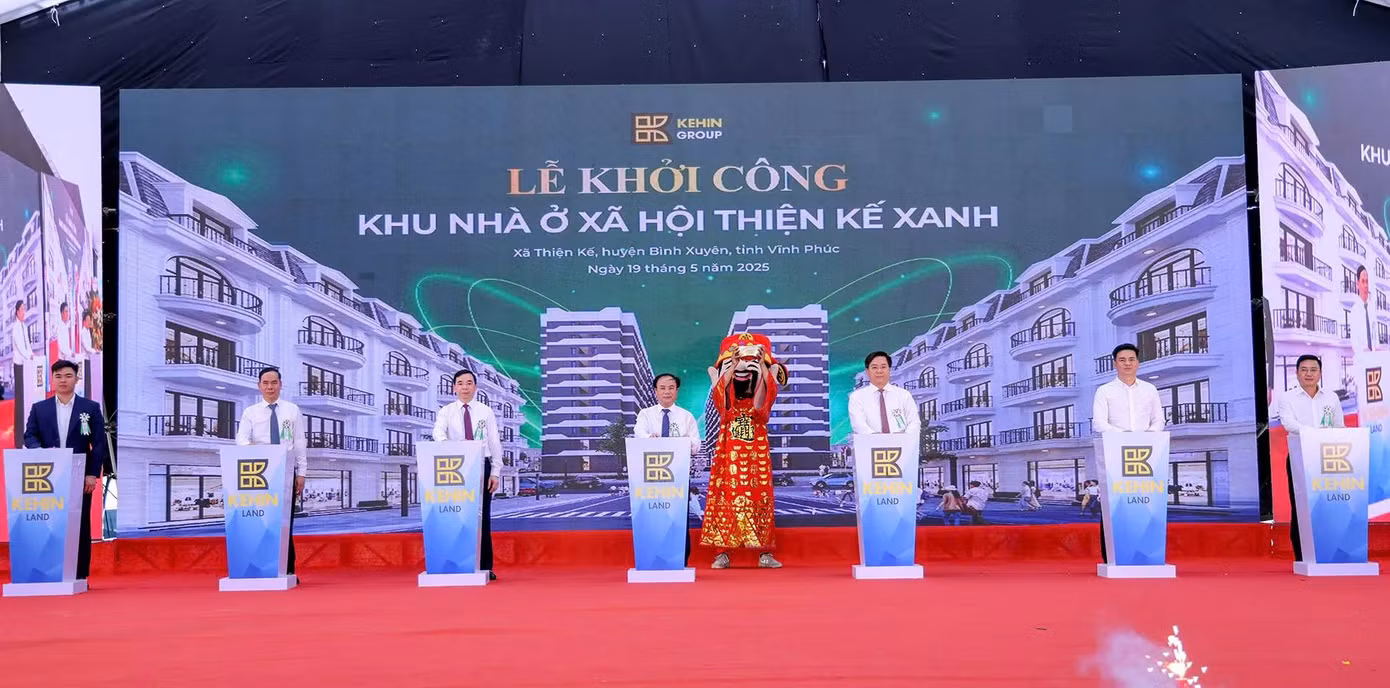 Các đại biểu ấn nút Khởi công Dự án Khu nhà ở xã hội Thiện Kế Xanh