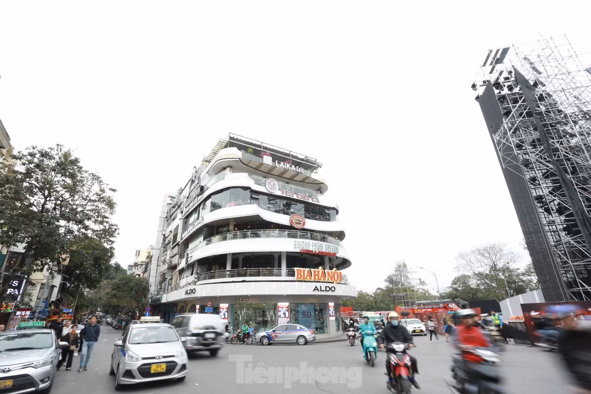 Tòa nhà "Hàm cá mập" Tòa nhà "Hàm cá mập"