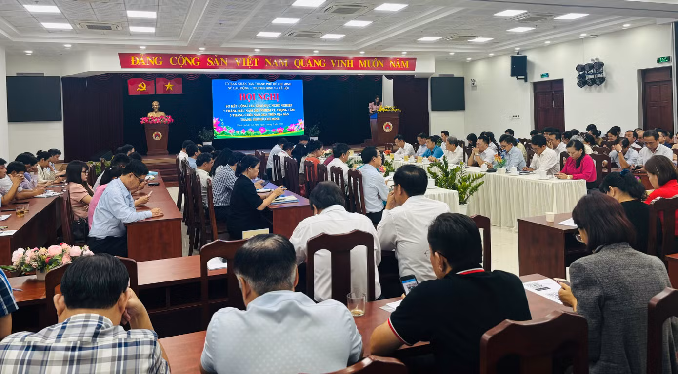 Lãnh đạo các cơ sở giáo dục nghề nghiệp trên địa bàn TPHCM trao đổi tại hội nghị