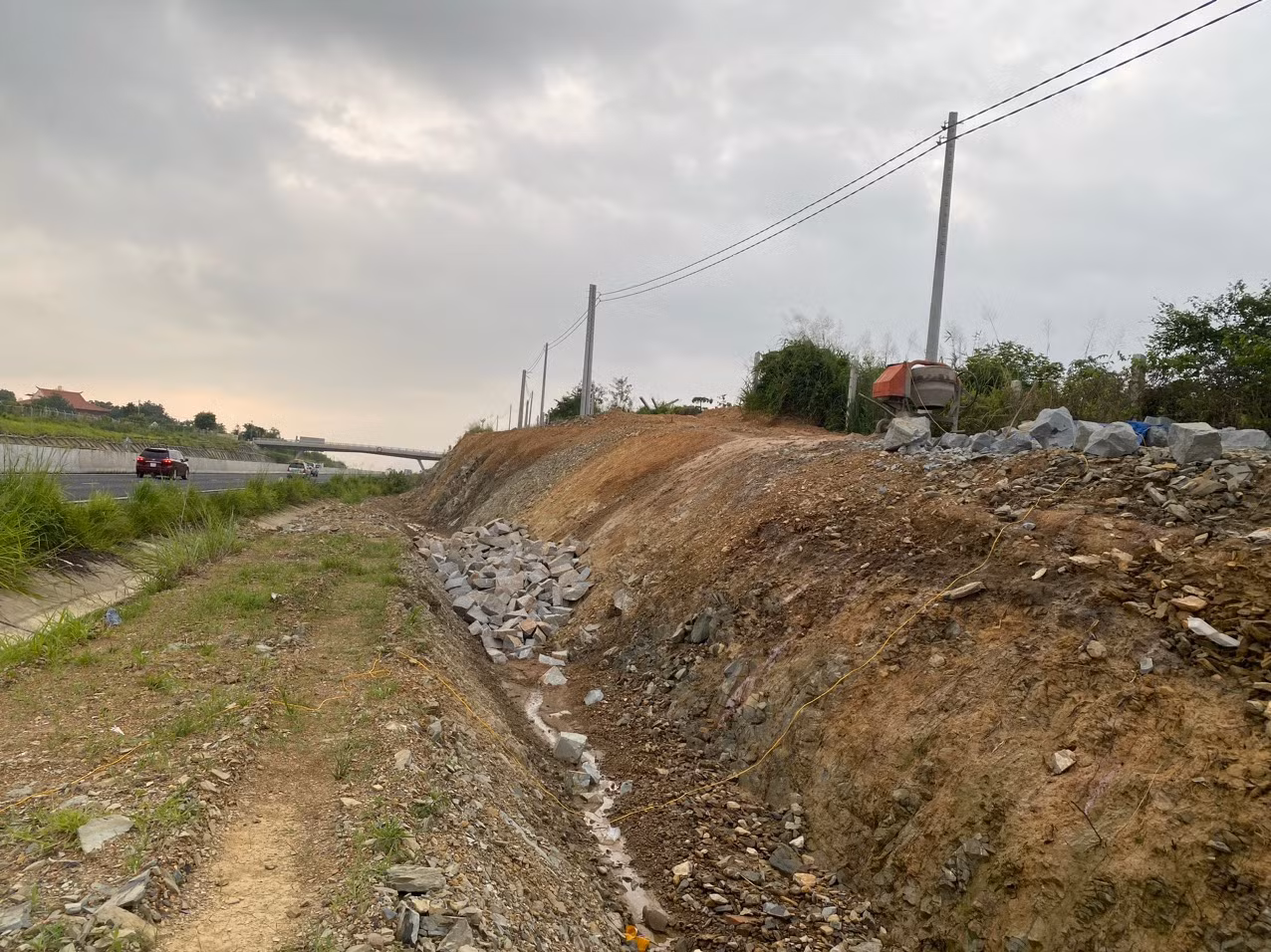 Công ty CP Tư vấn Xây dựng 533 - đơn vị tư vấn thiết kế cao tốc Dầu Giây - Phan Thiết tính toán, sau khi dọn dẹp mực nước sông Phan đoạn này có thể hạ thấp ở vị trí cống từng bị ngập khoảng 1,12 m và tại cầu Sông Phan là 0,12 m.