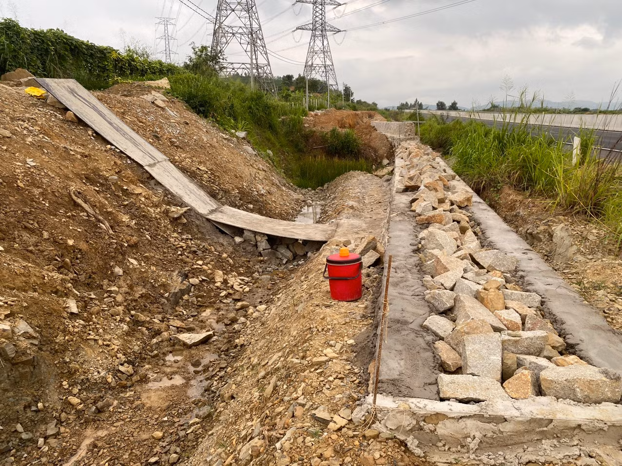 Kinh phí thực hiện các biện pháp chống ngập do các đơn vị liên quan như tư vấn thiết kế, nhà thầu xây dựng cùng chung tay, không sử dụng nguồn ngân sách từ dự án. Các hạng mục bổ sung sẽ hoàn thành giữa tháng 8.
