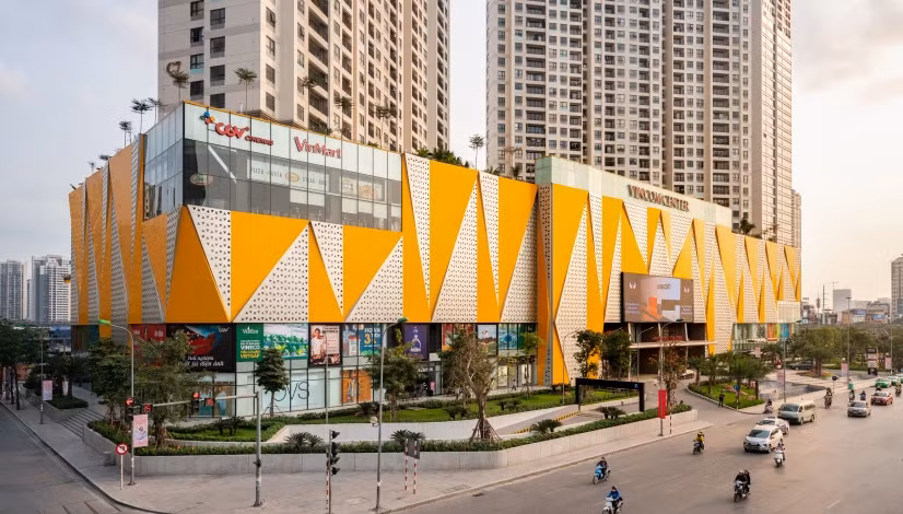 Hiện tại, VIC chỉ còn sở hữu cổ phần trực tiếp tại VRE với tỷ lệ 18,4% vốn điều lệ.