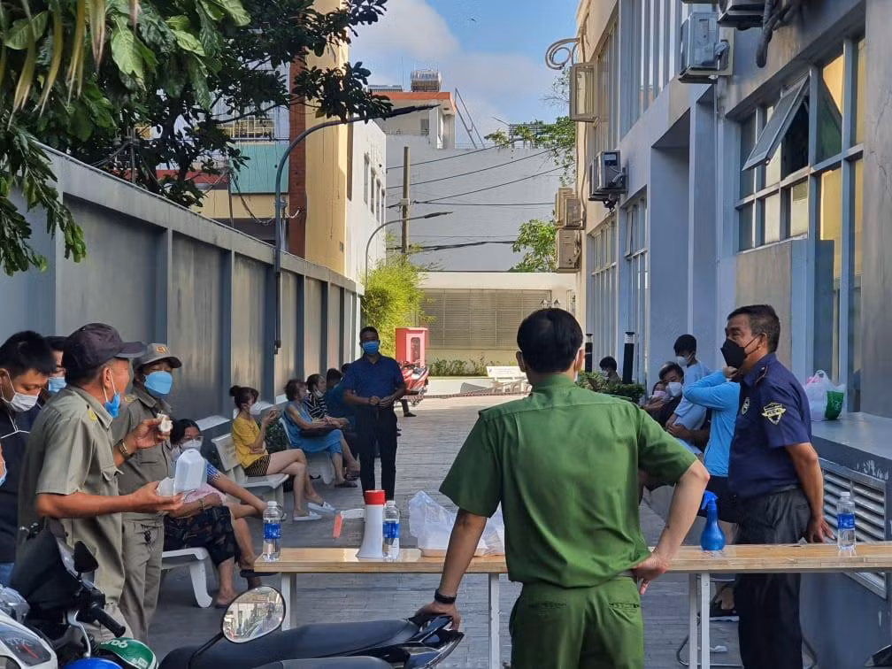Công an phong tỏa hiện trường vụ cháy.