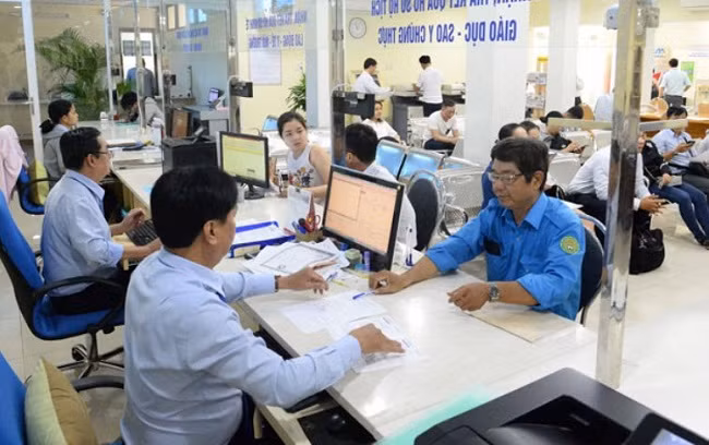 Theo tính toán, cứ 9-10 người dân "nuôi" một cán bộ, công chức. (Ảnh minh họa)