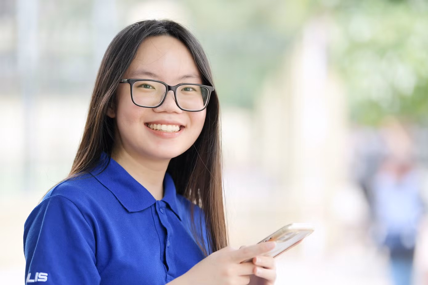 Bích Ngọc luôn dành thời gian để chia sẻ với các bạn thí sinh trong chương trình Tiếp sức mùa thi.