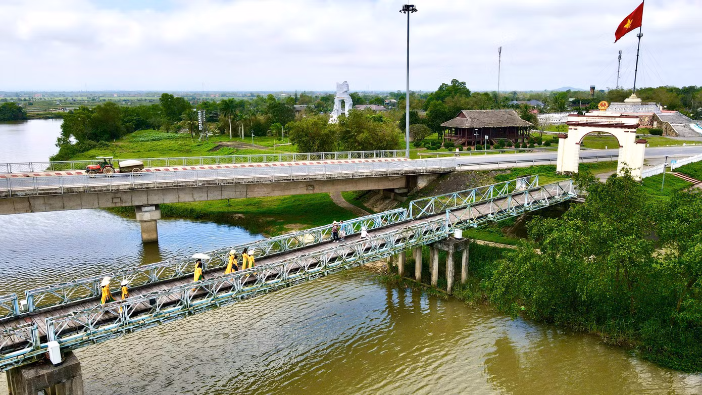 Mỗi ngày, địa điểm này đón hàng nghìn lượt du khách đến tìm hiểu và thăm quan.