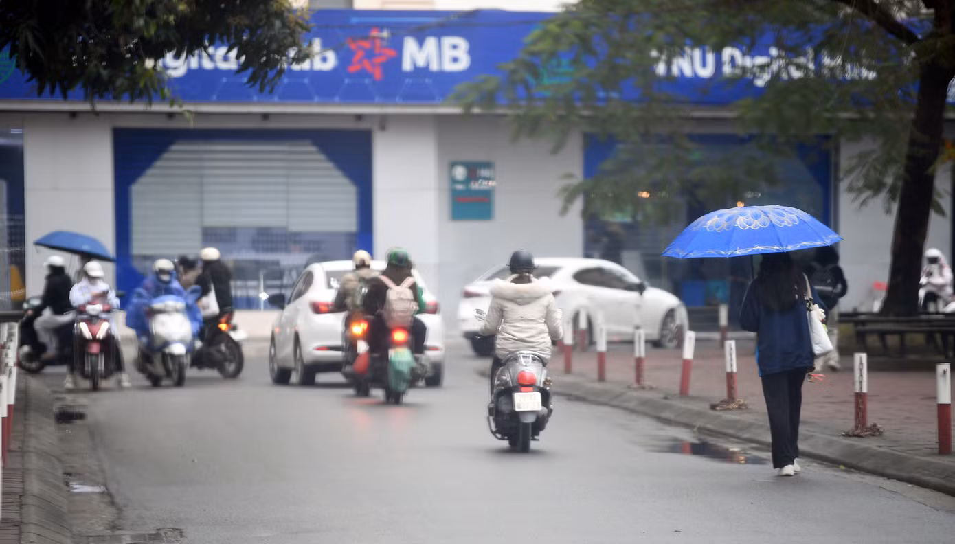 Giảng đường tấp nập dù thời tiết Hà Nội chỉ 13 - 15 độ C.