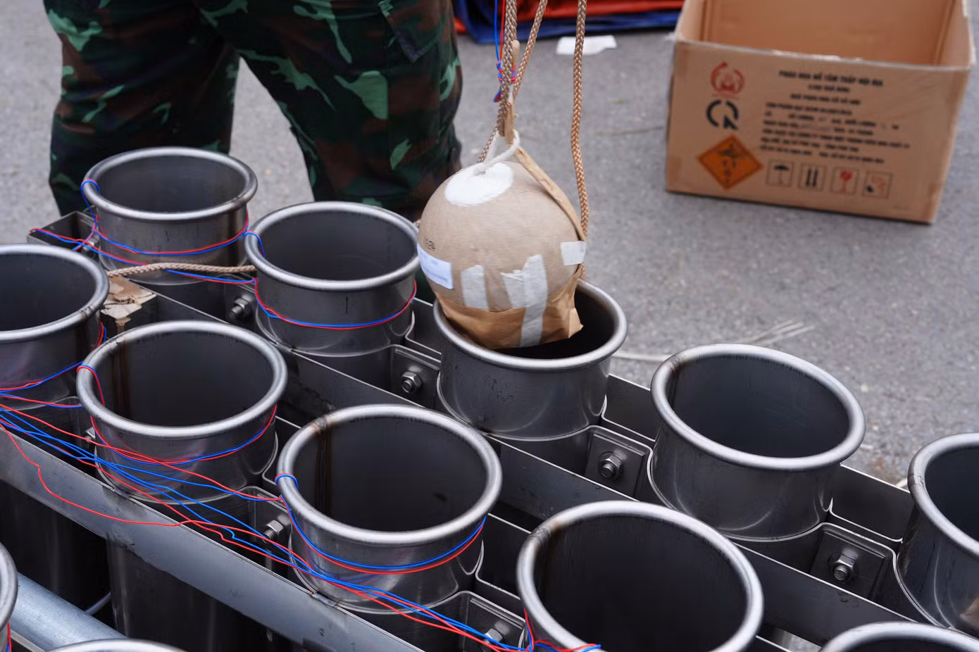 Năm nay, Hà Nội tổ chức bắn pháo hoa tại 31 điểm trên địa bàn thành phố, bao gồm các trận địa tầm cao và tầm thấp, trải dài khắp các quận, huyện.