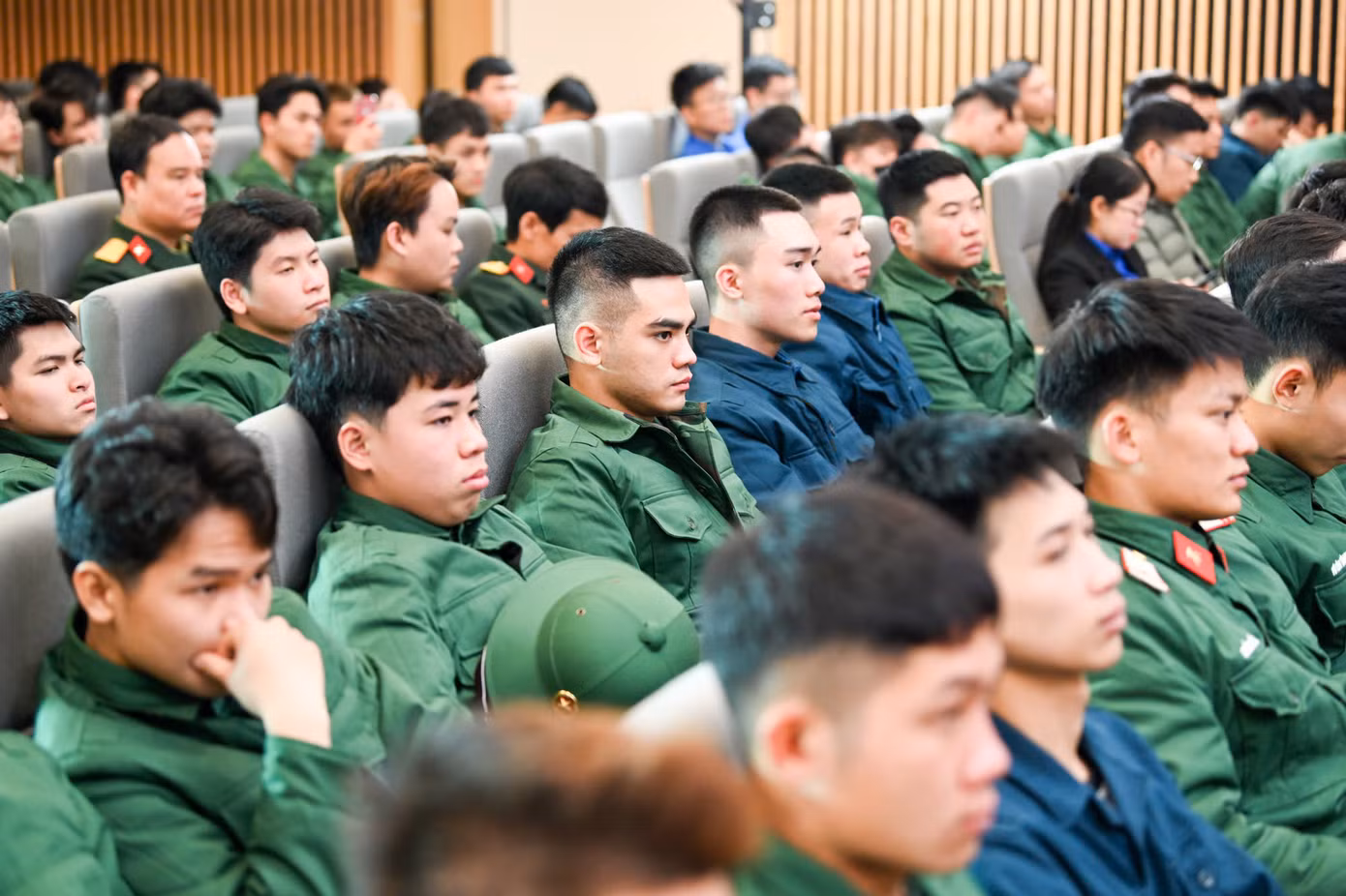 ‘Huyền thoại bắn hạ B-52’ truyền lửa nhiệt huyết cho tân binh Thủ đô.