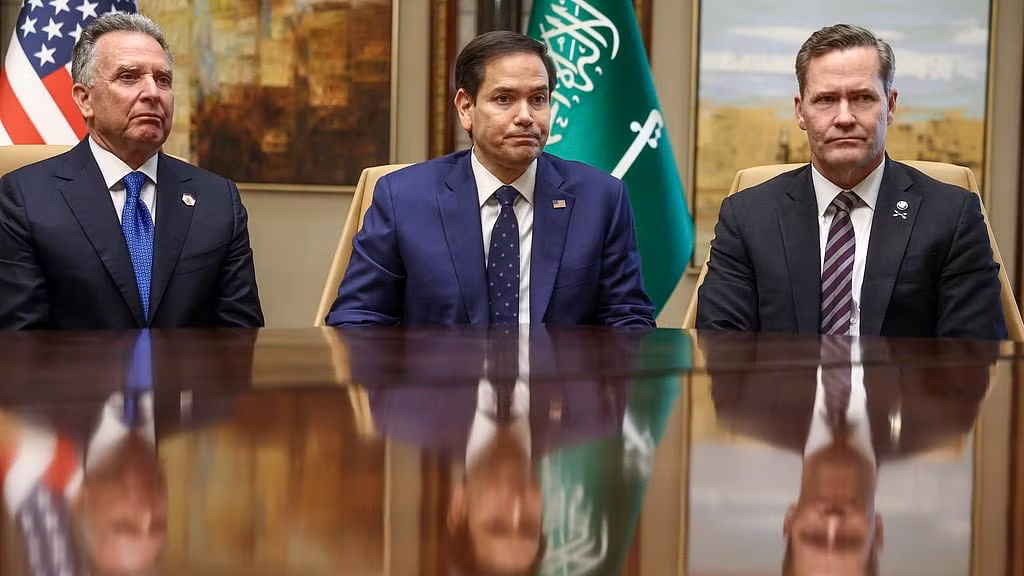 Từ phải sang: Cố vấn An ninh Quốc gia Nhà Trắng Mike Waltz, Ngoại trưởng Mỹ Marco Rubio và Đặc phái viên Mỹ Steve Witkoff sau cuộc gặp phái đoàn Nga tại Ả-rập Xê-út ngày 18/2. (Ảnh: AP)