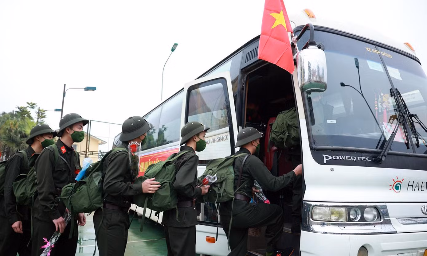 870 thanh niên lên đường tham gia nghĩa vụ Công an nhân dân.