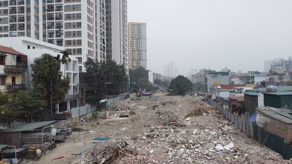 Với đoạn từ KĐT Định Công đến phố Kim Đồng, hiện công tác giải phóng mặt bằng mặt cắt đường dự án đã cơ bản xong.