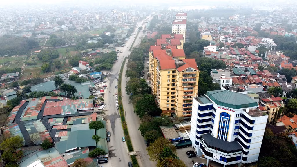 Đường Vành đai 2,5 là dự án giao thông trọng điểm của thành phố Hà Nội, tuyến đường có chiều dài 30 km được khởi công xây dựng từ năm 2002.
