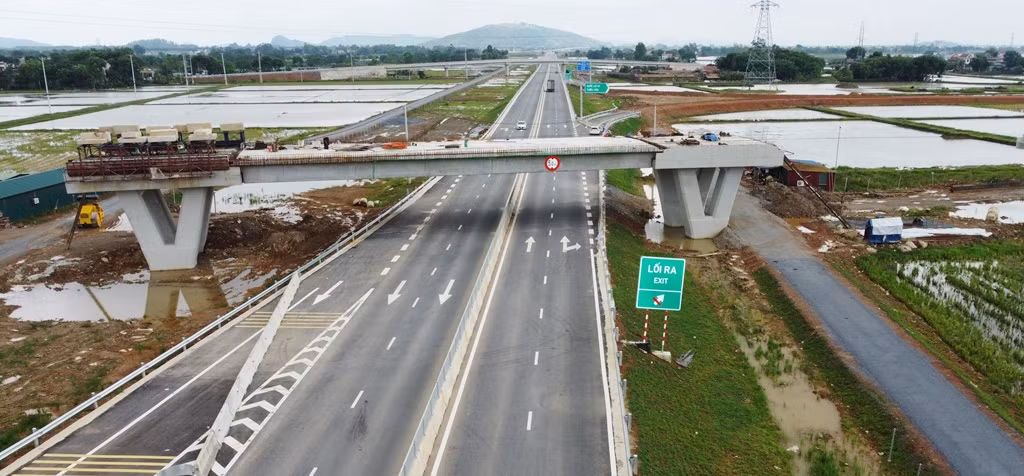 Theo thiết kế cao tốc Bắc Nam đoạn Mai Sơn - QL45 có 5 nút giao, tuy nhiên UBND tỉnh Thanh Hóa đã xin đầu tư nút giao Thiệu Giang (nút giao thứ 6), đoạn qua huyện Thiệu Hóa để kết nối với cao tốc Bắc - Nam.