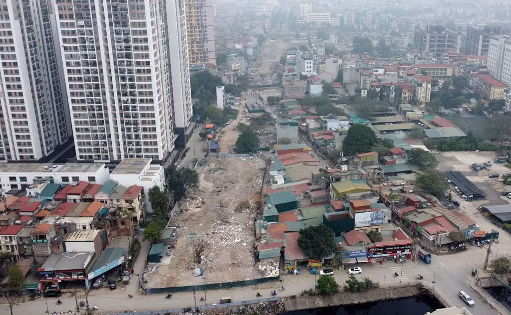 Toàn cảnh đoạn đường Vành đai 2,5 từ KĐT Định Công đến đường Giải Phóng đã được giải phóng mặt bằng và hiện hình hài.