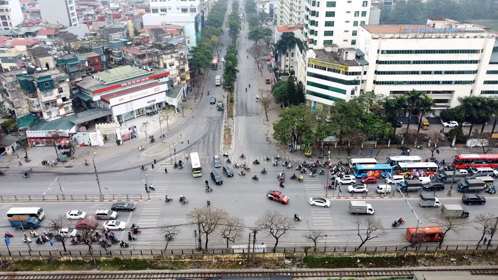 Dự kiến tuyến đường hoàn thành vào năm 2025 sẽ giảm tải ùn tắc cho giao thông Hà Nội, nhất là trên các trục đường song hành như Láng - Trường Chinh - Đại La - Minh Khai (Vành đai 2) và Phạm Văn Đồng - Phạm Hùng - Khuất Duy Tiến - Nguyễn Xiển - Nguyễn Hữu Thọ - Pháp Vân (Vành đai 3). Ảnh chụp Nút giao Vành đai 2,5 - Giải Phóng ngày 1/3.