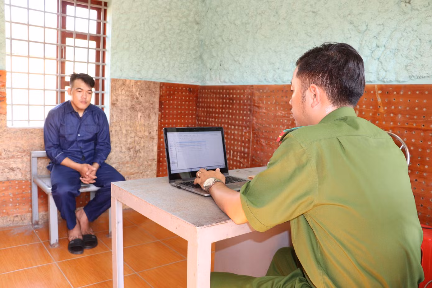 Công an làm việc với Âu Thiên Vũ. Công an làm việc với Âu Thiên Vũ.