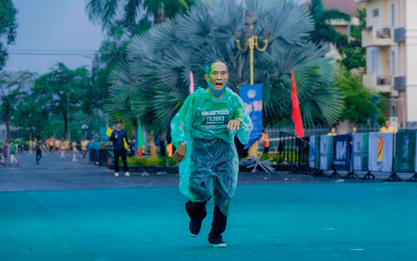 VĐV cao tuổi nhất tại giải năm nay, cụ Nguyễn Trọng Lộc (86 tuổi, ngụ thành phố Vị Thanh, tỉnh Hậu Giang).