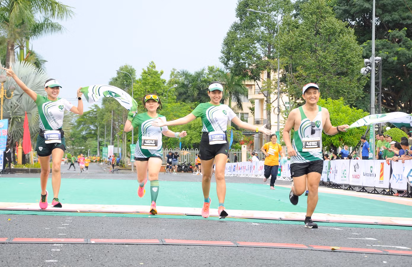 Mekong Delta Marathon lần thứ 4 năm 2023 thu hút hơn 9.000 vận động viên. Ảnh: CK