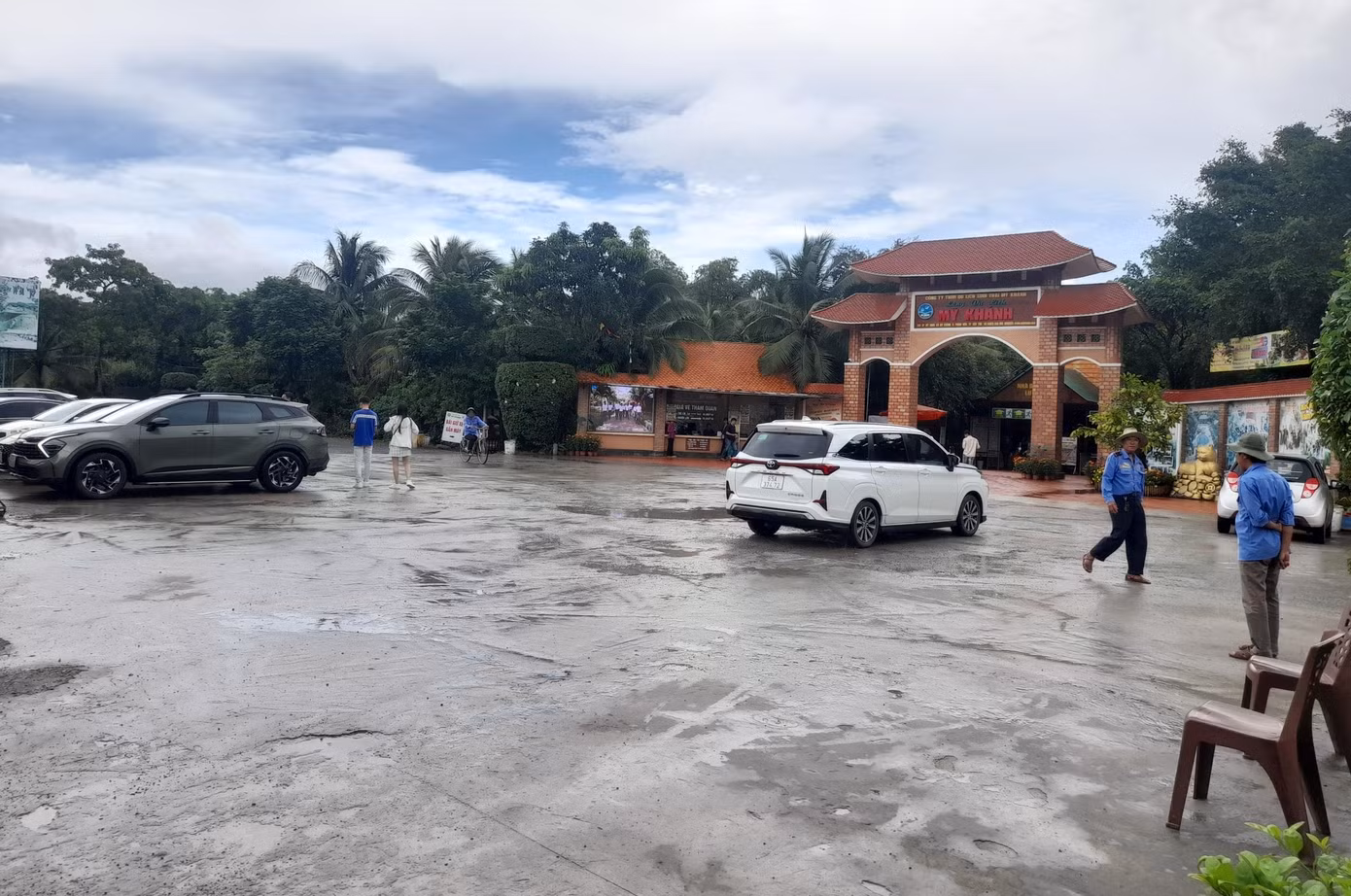 Cách đó không xa, tại Làng du lịch Mỹ Khánh, lượng khách cũng chưa có dấu hiệu tăng đột biến.