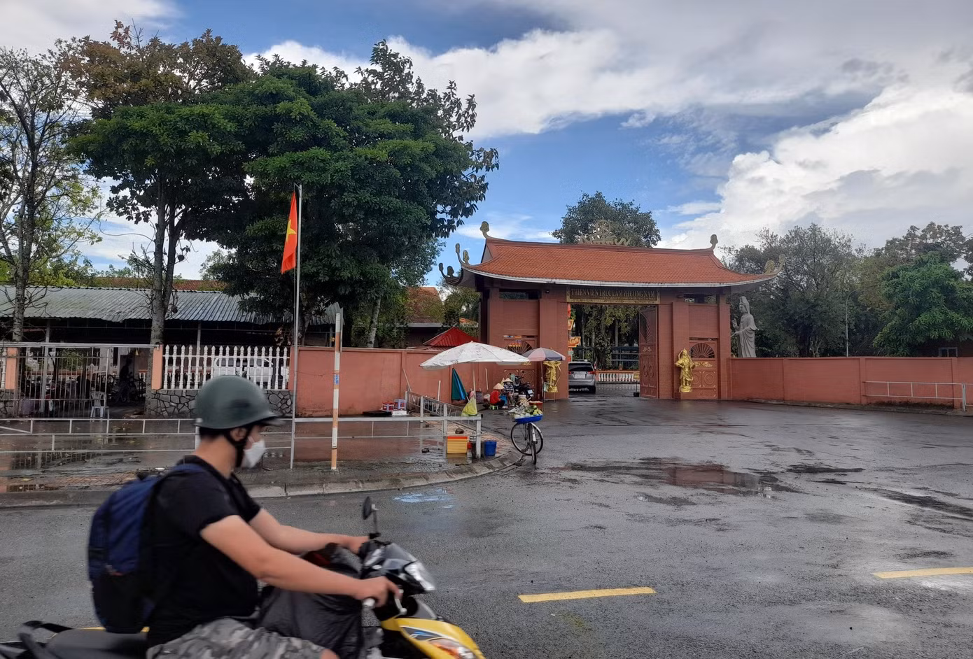 Thiền viện Trúc Lâm Phương Nam (huyện Phong Điền) khá thưa vắng.