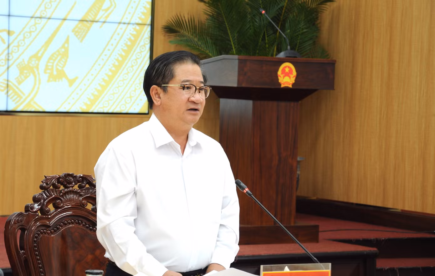 Chủ tịch UBND TP. Cần Thơ Trần Việt Trường. Chủ tịch UBND TP. Cần Thơ Trần Việt Trường.